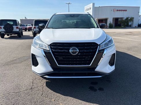 Used 2021 Nissan Kicks S FWD image 2