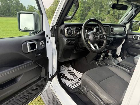 Used 2021 Jeep Wrangler Unlimited Sahara AWD/4WD image 15