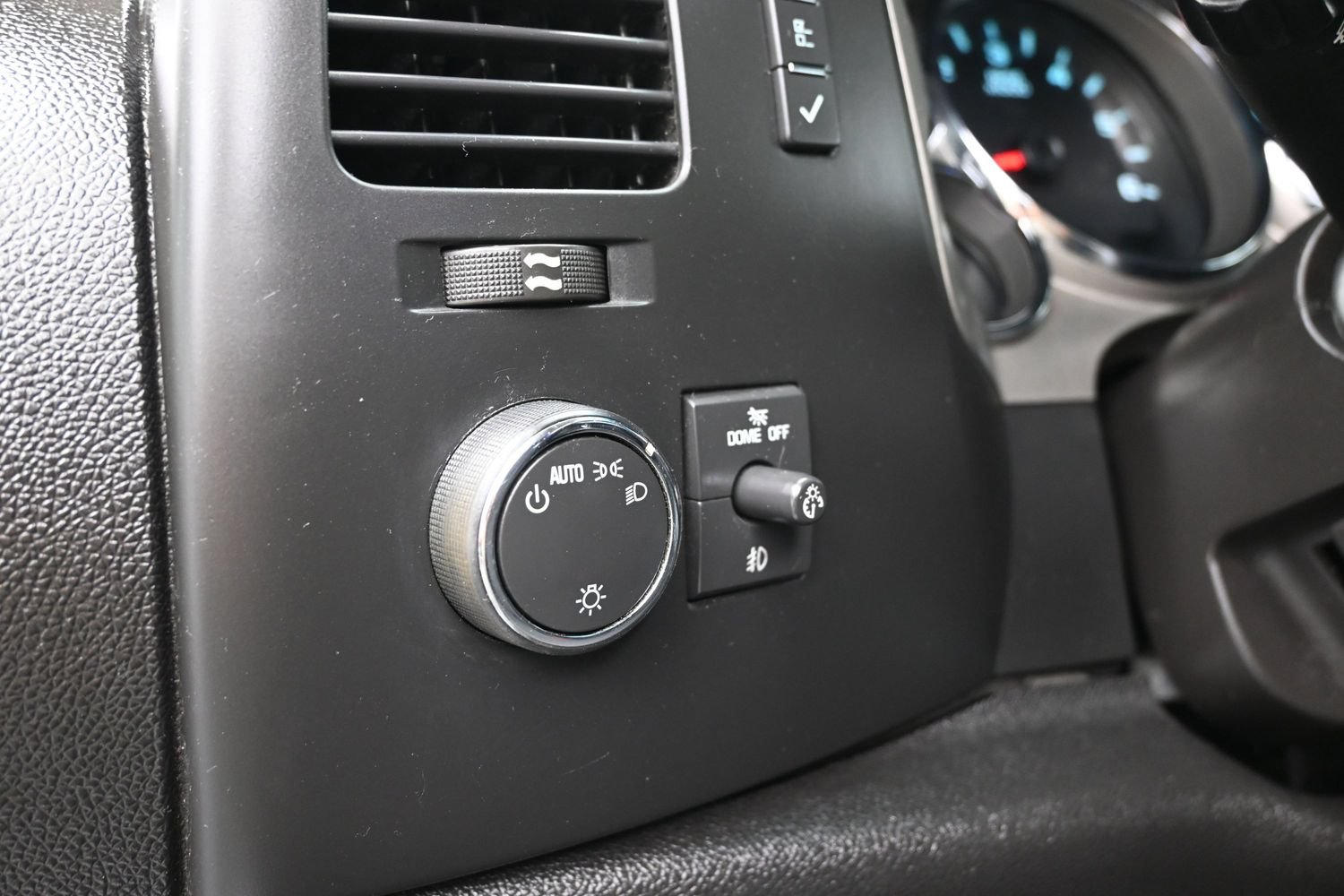 Used 2013 Chevrolet Silverado 1500 LT w/ All-Star Edition AWD/4WD image 23