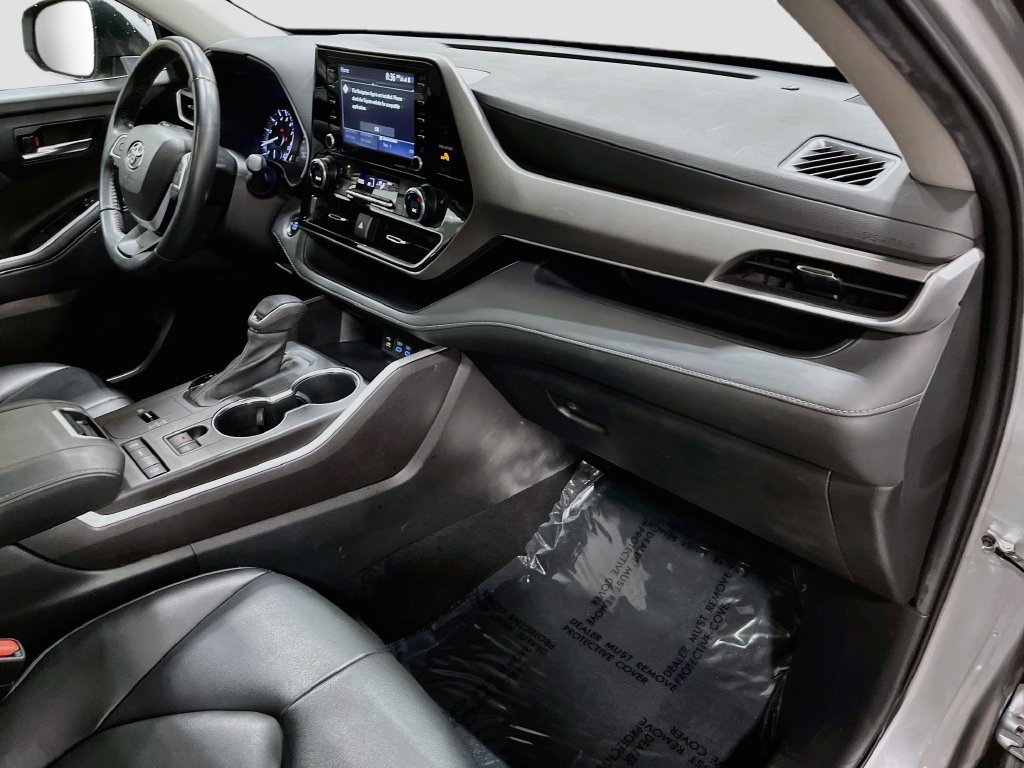 Used 2022 Toyota Highlander XLE FWD image 35