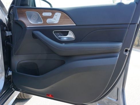 Certified 2025 Mercedes-Benz GLS 450 4MATIC image 47