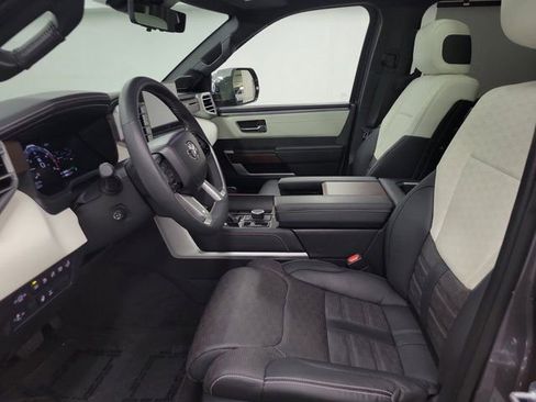 Used 2025 Toyota Sequoia Capstone AWD/4WD image 18