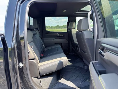 Used 2024 Chevrolet Silverado 1500 ZR2 w/ Technology Package AWD/4WD image 34