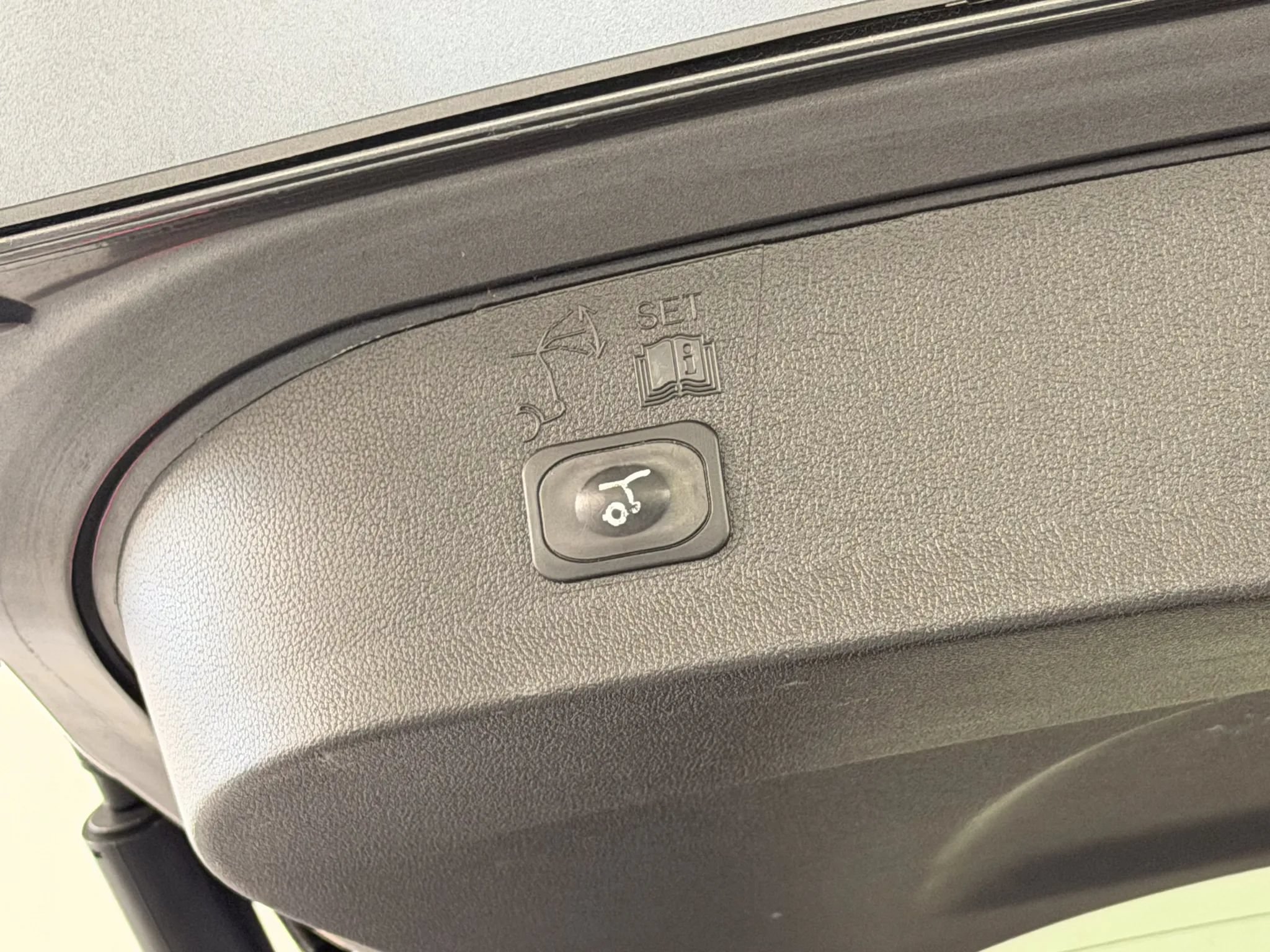 Used 2015 Ford Escape Titanium FWD image 22