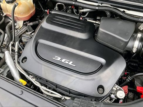 Used 2018 Chrysler Pacifica Touring-L image 33