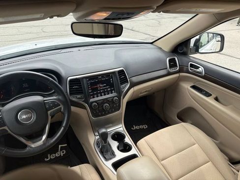 Used 2018 Jeep Grand Cherokee Laredo AWD/4WD image 19