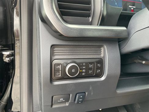 Used 2025 Ford F350 Lariat w/ Chrome Package image 17