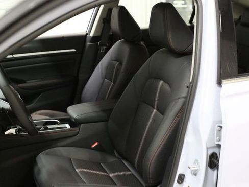 New 2025 Nissan Altima 2.5 SR image 8