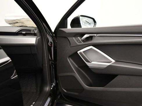 Used 2025 Audi Q3 2.0T Premium w/ Convenience Package image 45