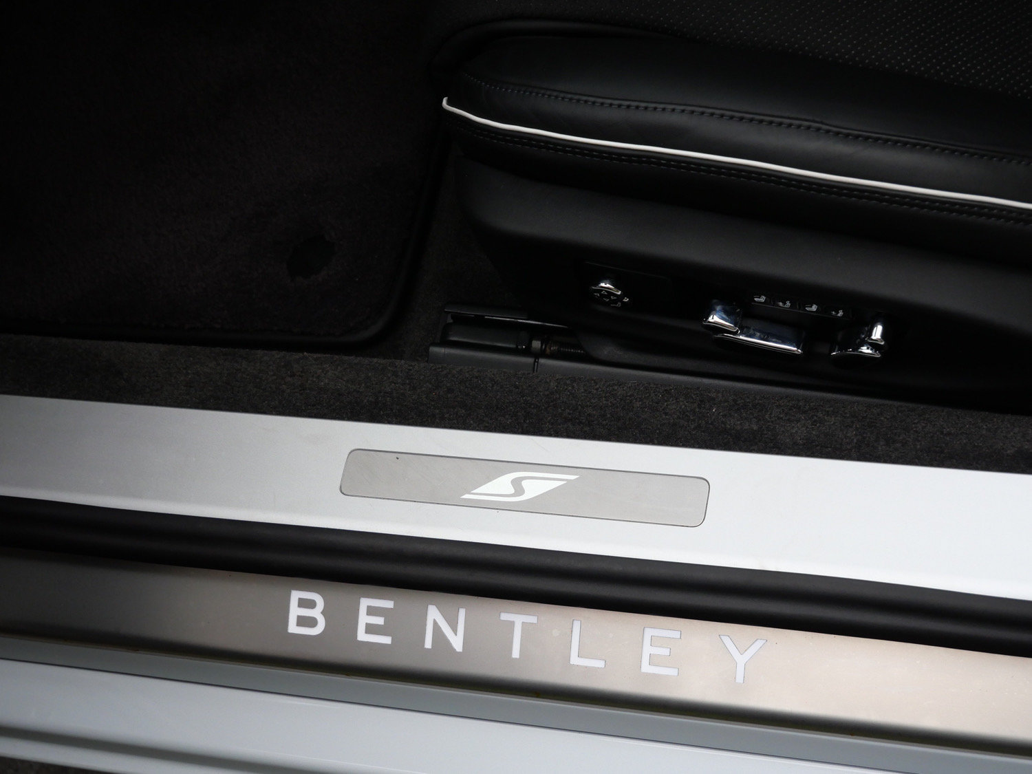 Used 2023 Bentley Continental GT V8 AWD/4WD image 17