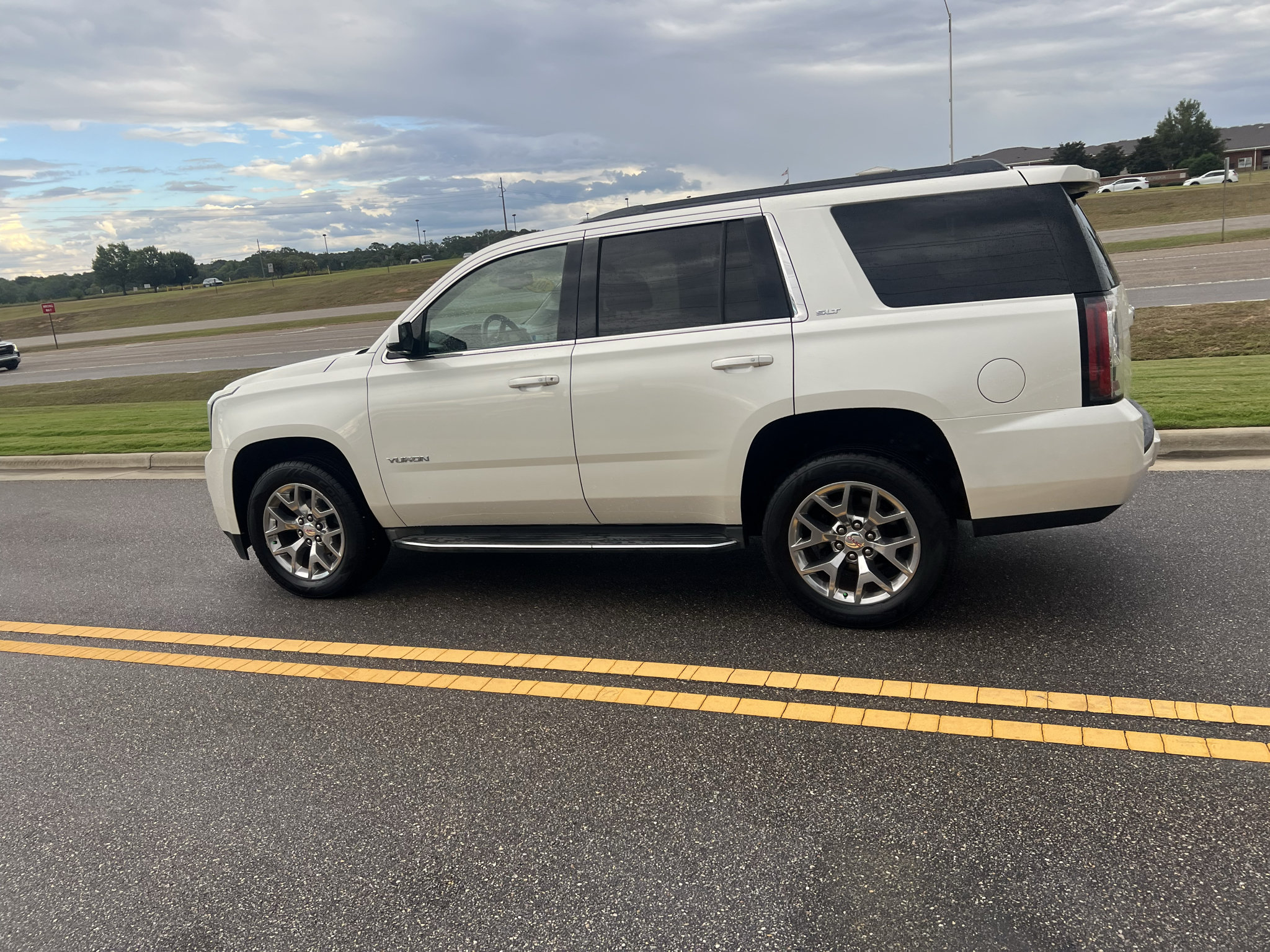 Used 2015 GMC Yukon SLT w/ Open Road Package RWD image 12