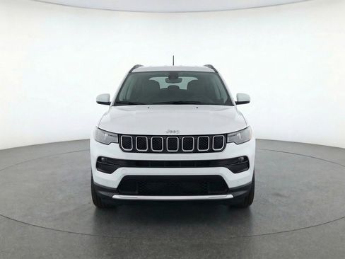 Used 2025 Jeep Compass Limited AWD/4WD image 2
