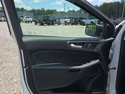 Used 2021 Ford Edge SE FWD image 5