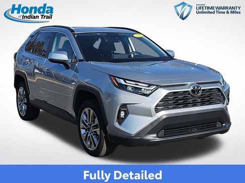 Used 2023 Toyota RAV4 XLE Premium image 3
