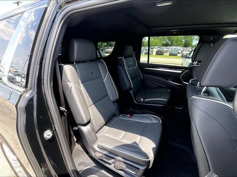 Used 2025 Cadillac Escalade ESV Premium Luxury AWD/4WD image 37
