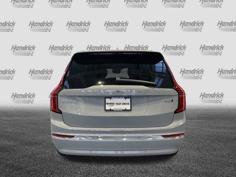 Used 2025 Volvo XC90 B6 Plus image 9