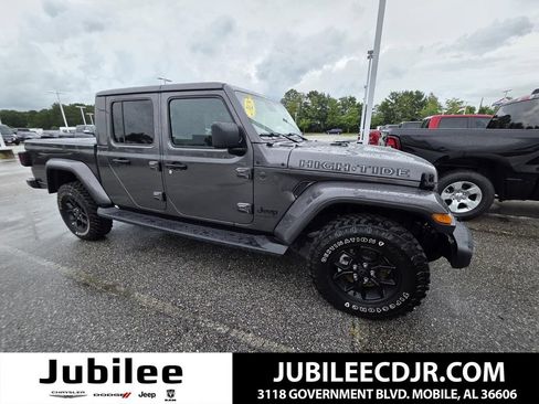 Used 2025 Jeep Gladiator Sport AWD/4WD image 1