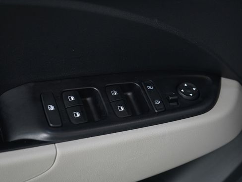 Used 2024 Hyundai Venue SEL FWD image 21