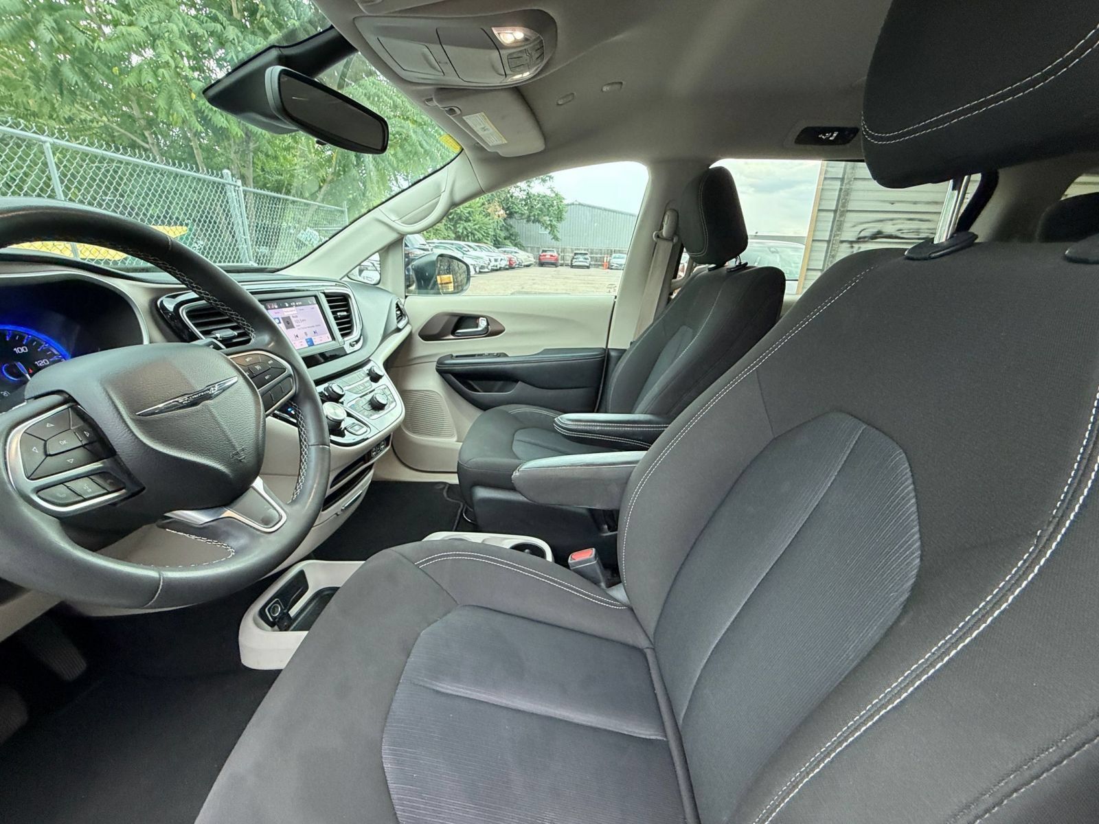 Used 2023 Chrysler Voyager LX FWD image 28