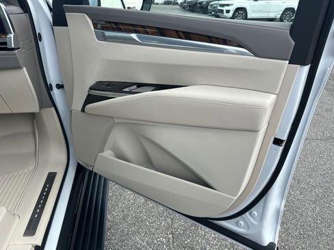 Certified 2026 Cadillac Escalade Platinum Sport w/ LPO, ONYX Package AWD/4WD image 14