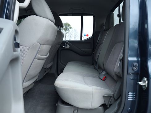 Used 2020 Nissan Frontier SV image 12