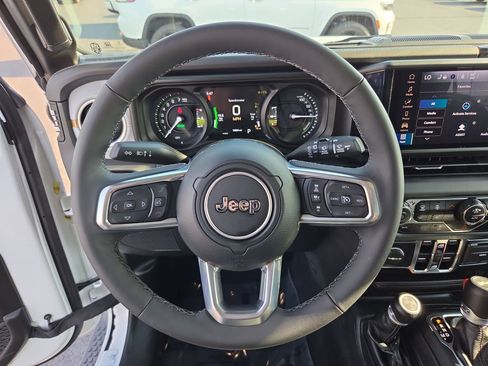 Used 2025 Jeep Wrangler Unlimited Sahara AWD/4WD image 20