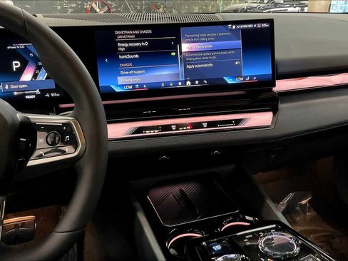 Used 2025 BMW i5 xDrive40 w/ Executive Package image 9