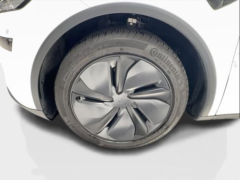 Used 2026 Tesla Model Y 2WD image 12