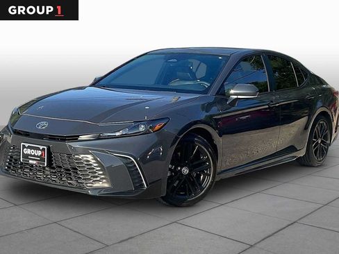 Used 2025 Toyota Camry SE w/ Convenience Package FWD image 1