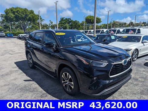 Used 2023 Toyota Highlander XLE image 2