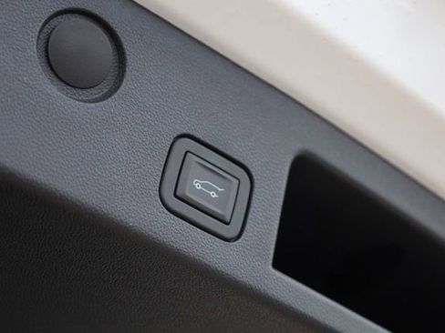 Used 2025 Chevrolet Equinox LT w/ Convenience Package II image 35