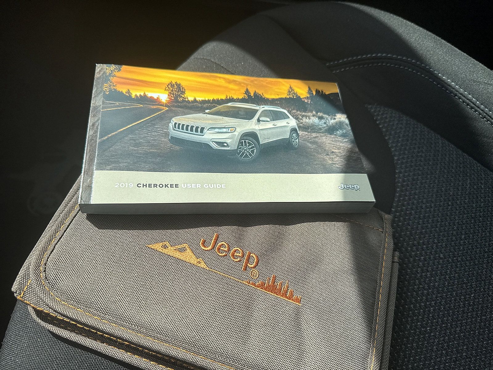 Used 2019 Jeep Cherokee Latitude w/ Cold Weather Group AWD/4WD image 60