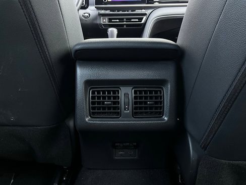 Used 2025 Toyota Camry SE image 13