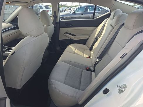 Used 2024 Nissan Altima 2.5 SV image 13