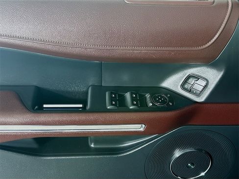 Used 2022 Ford Expedition Max Limited image 24