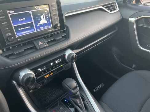 Used 2020 Toyota RAV4 LE image 25