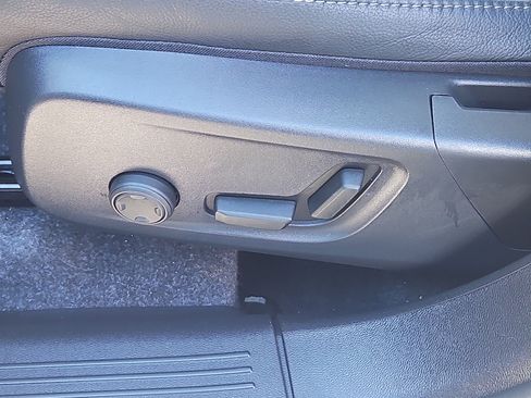 Used 2025 Volvo XC40 B5 Plus w/ Protection Package Premier image 16