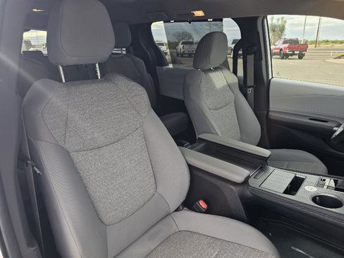 Used 2025 Toyota Sienna LE image 25