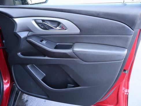 Used 2023 Chevrolet Traverse LT image 13