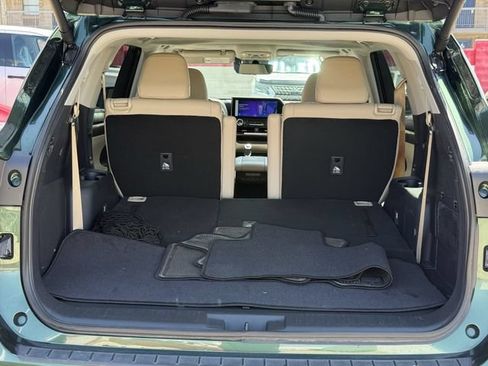 Used 2024 Toyota Highlander Limited FWD image 35
