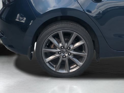 Used 2018 MAZDA MAZDA3 Touring FWD image 10