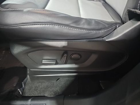 Used 2022 Ford Explorer XLT w/ Equipment Group 202A AWD/4WD image 36