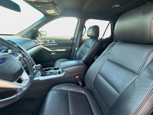 Used 2015 Ford Explorer XLT w/ Equipment Group 202A image 23