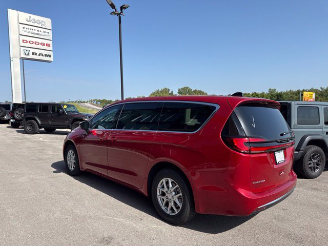 New 2027 Chrysler Pacifica Select FWD image 6