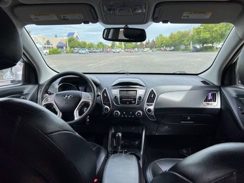 Used 2010 Hyundai Tucson GLS w/ Popular Equipment Pkg 2 FWD image 11