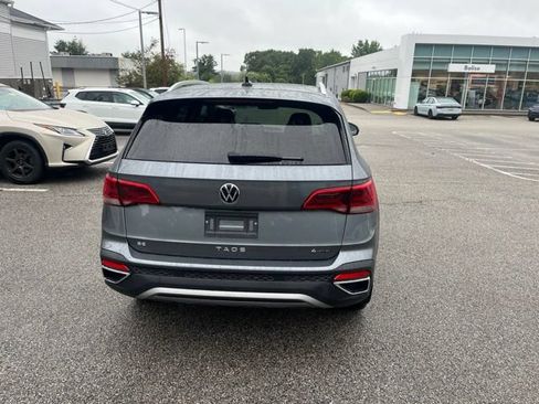 Used 2024 Volkswagen Taos SE w/ Panoramic Sunroof Package AWD/4WD image 5