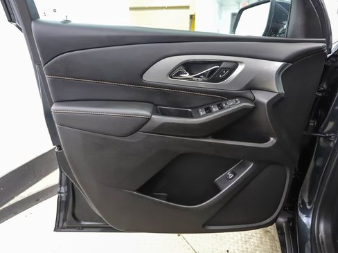 Used 2021 Chevrolet Traverse LT image 9