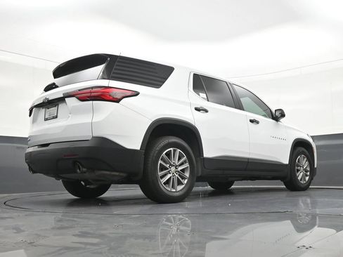 Used 2023 Chevrolet Traverse LS FWD image 28