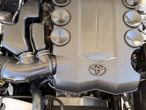 Used 2011 Toyota 4Runner SR5 w/ Premium Pkg w/Leather RWD image 10