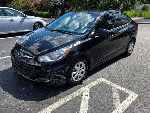 Used 2013 Hyundai Accent GLS FWD image 1